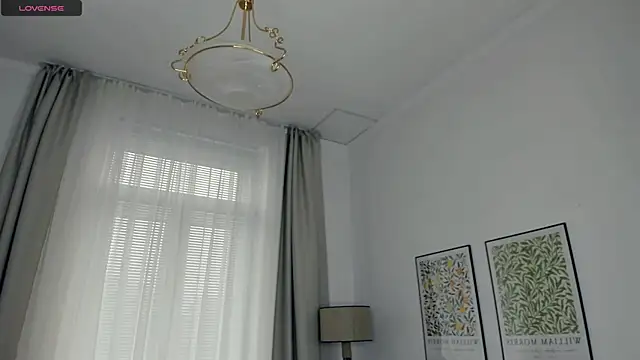 Snapshot of LaureMestler chatting on 10-24-25, 07:49 LaureMestler online show from 10-24-25, 07:49