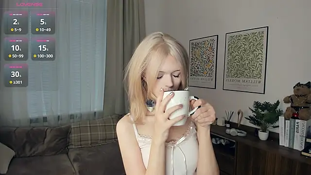 Snapshot of LaureMestler chatting on 11-22-25, 08:35 LaureMestler online show from 11-22-25, 08:35