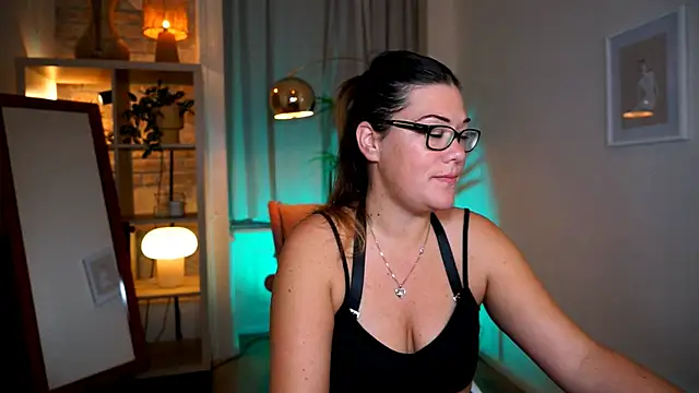Snapshot of mrs_fllowerr chatting on 10-16-25, 05:58 mrs fllowerr online show from 10-16-25, 05:58