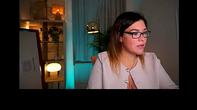 Snapshot of mrs_fllowerr chatting on 10-27-25, 04:00 mrs fllowerr online show from 10-27-25, 04:00