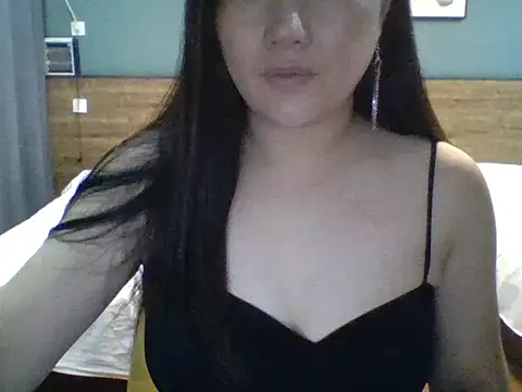 xiaoyizi online show from 09-27-25, 04:01