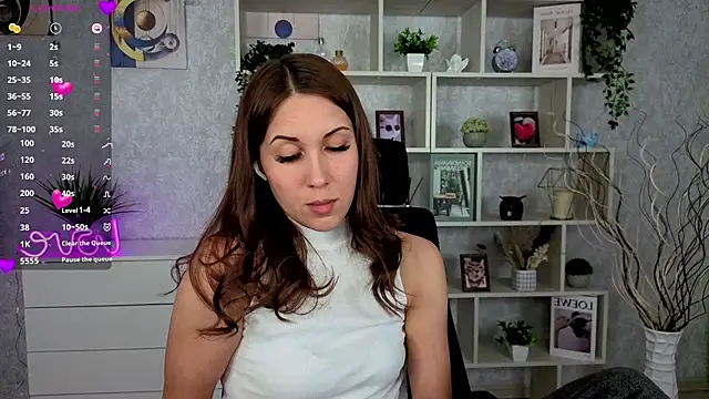 Snapshot of DreamVelour chatting on 10-23-25, 08:18 DreamVelour online show from 10-23-25, 08:18