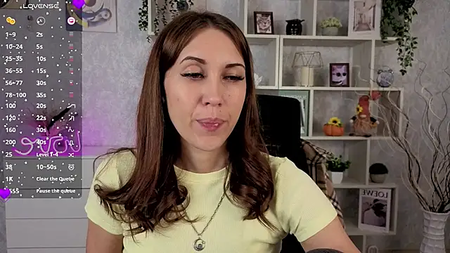 Snapshot of DreamVelour chatting on 11-01-25, 11:18 DreamVelour online show from 11-01-25, 11:18