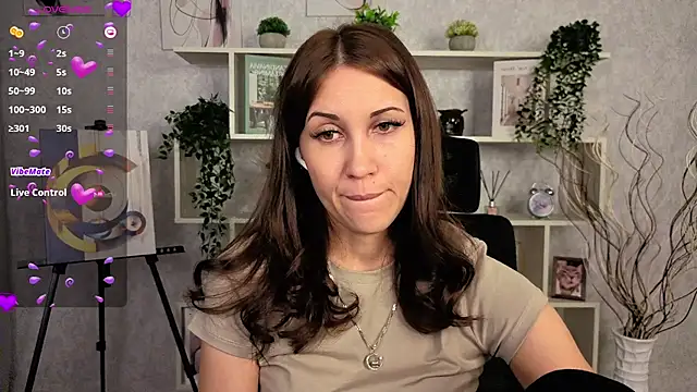 Snapshot of DreamVelour chatting on 11-25-25, 06:19 DreamVelour online show from 11-25-25, 06:19