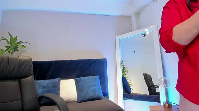 Iris Parkerr online show from 10-28-25, 11:47