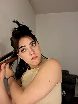 Zafira  online show from 11-18-25, 04:44