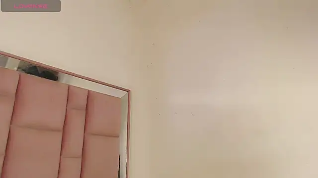 Snapshot of roxanawillts chatting on 11-23-25, 08:30 roxanawillts online show from 11-23-25, 08:30