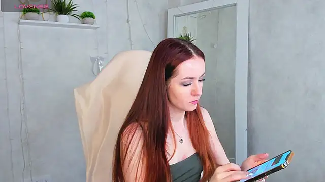 Snapshot of Berta_Kelly chatting on 12-22-25, 12:40 Berta Kelly online show from 12-22-25, 12:40