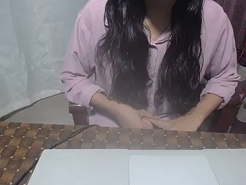 Snapshot of henakhan32 chatting on 10-06-25, 05:27 henakhan32 online show from 10-06-25, 05:27