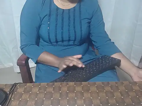 Snapshot of henakhan32 chatting on 10-11-25, 02:55 henakhan32 online show from 10-11-25, 02:55