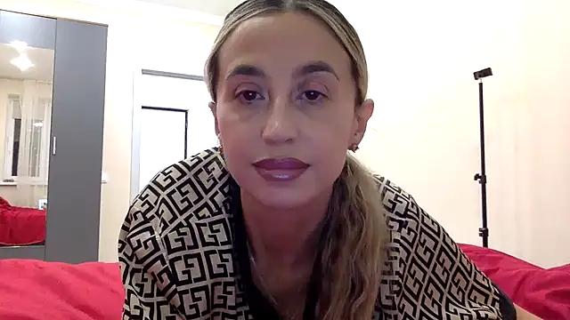 Snapshot of Jeyvaris chatting on 11-03-25, 06:42 Jeyvaris online show from 11-03-25, 06:42