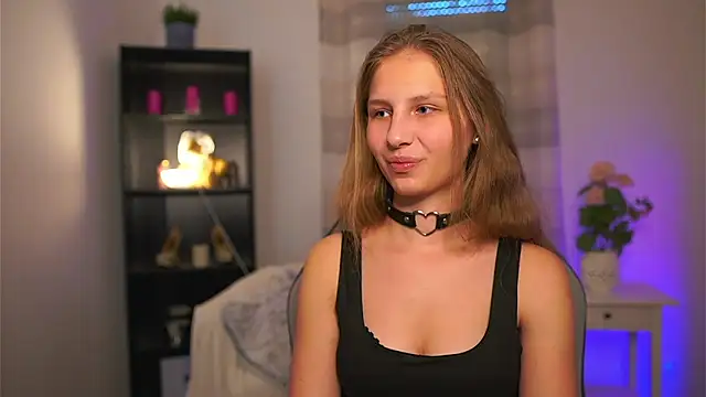 Snapshot of emmie_murray chatting on 05-02-26, 01:49 emmie murray online show from 05-02-26, 01:49