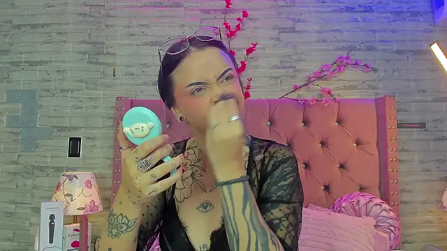 NaiaWhisper online show from 11-16-25, 02:22