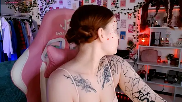 Ayla Hicks online show from 11-20-25, 07:02