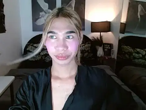 Snapshot of julietdelaveigne chatting on 10-18-25, 04:08 julietdelaveigne online show from 10-18-25, 04:08