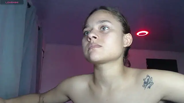 Snapshot of LittleCheerry69 chatting on 11-06-25, 06:31 LittleCheerry69 online show from 11-06-25, 06:31