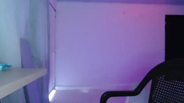 Snapshot of LittleCheerry69 chatting on 11-08-25, 06:07 LittleCheerry69 online show from 11-08-25, 06:07