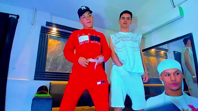 Snapshot of ALEX_MILLER25 chatting on 10-05-25, 04:11 ALEX MILLER25 online show from 10-05-25, 04:11