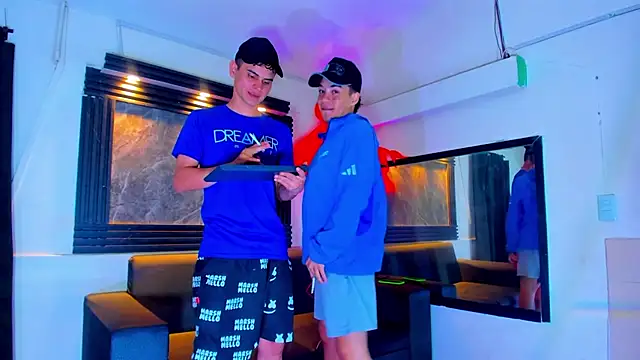 Snapshot of ALEX_MILLER25 chatting on 10-18-25, 04:15 ALEX MILLER25 online show from 10-18-25, 04:15