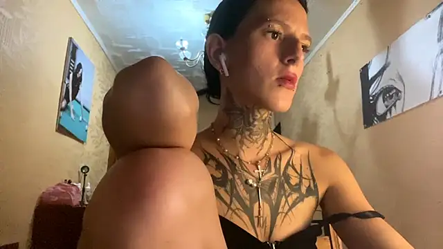 Snapshot of NamBraun chatting on 10-05-25, 06:17 NamBraun online show from 10-05-25, 06:17