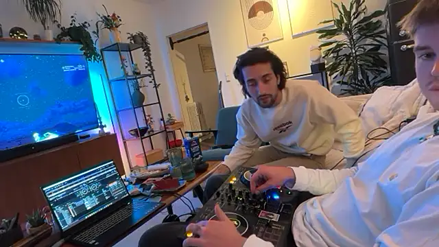 Snapshot of Passion-Frucht chatting on 09-28-25, 03:23 Passion-Frucht online show from 09-28-25, 03:23