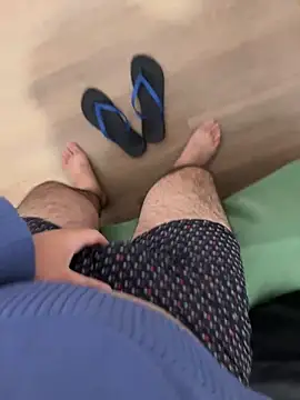 Snapshot of herinhos38 chatting on 09-30-25, 08:19 herinhos38 online show from 09-30-25, 08:19