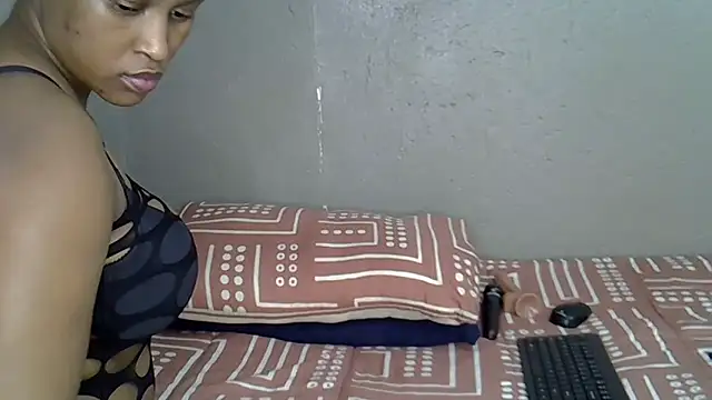 Snapshot of Bellabootie chatting on 10-31-25, 02:40 Bellabootie online show from 10-31-25, 02:40