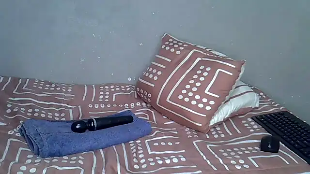 Snapshot of Bellabootie chatting on 12-04-25, 06:38 Bellabootie online show from 12-04-25, 06:38