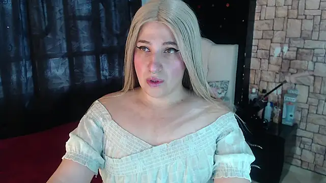 Snapshot of Trinitty_fier chatting on 10-29-25, 01:24 Trinitty fier online show from 10-29-25, 01:24