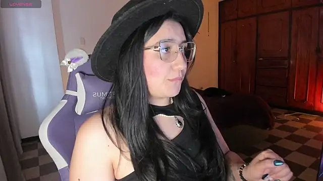 Snapshot of tellmemaddie chatting on 07-04-26, 09:21 tellmemaddie online show from 07-04-26, 09:21