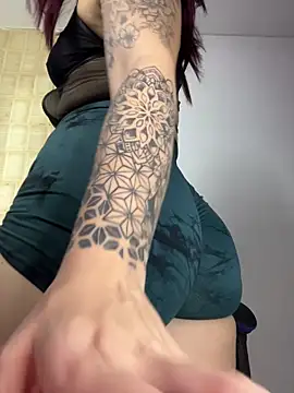 came lia1 online show from 11-24-25, 04:34