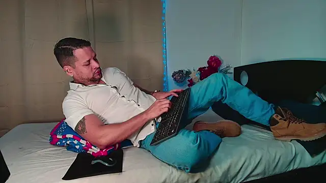 LucasGaeel online show from 01-08-26, 02:14