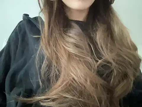 Snapshot of kisssangel chatting on 10-24-25, 10:33 kisssangel online show from 10-24-25, 10:33