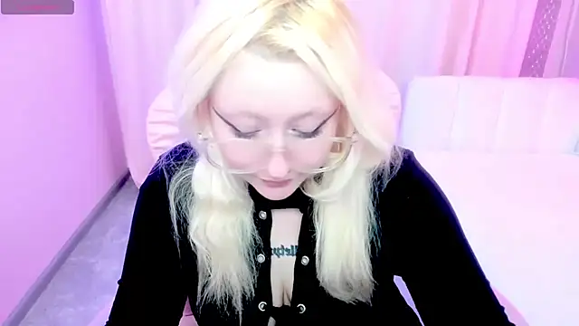 Snapshot of JuliaSharkk chatting on 10-25-25, 07:30 JuliaSharkk online show from 10-25-25, 07:30