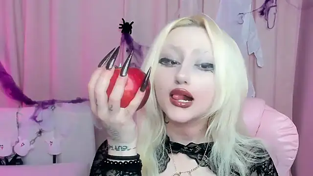 Snapshot of JuliaSharkk chatting on 10-31-25, 04:52 JuliaSharkk online show from 10-31-25, 04:52