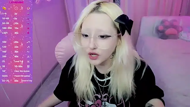 Snapshot of JuliaSharkk chatting on 11-20-25, 09:47 JuliaSharkk online show from 11-20-25, 09:47