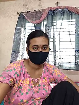 Snapshot of Love_Queen11 chatting on 10-25-25, 08:33 Love Queen11 online show from 10-25-25, 08:33