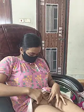 Snapshot of Love_Queen11 chatting on 11-09-25, 04:27 Love Queen11 online show from 11-09-25, 04:27