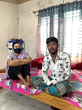 Snapshot of Love_Queen11 chatting on 11-18-25, 04:28 Love Queen11 online show from 11-18-25, 04:28