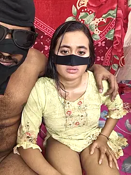 Snapshot of Love_Queen11 chatting on 11-18-25, 04:33 Love Queen11 online show from 11-18-25, 04:33