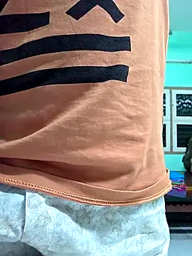 Snapshot of handsome_blg_tam chatting on 10-22-25, 04:29 handsome blg tam online show from 10-22-25, 04:29