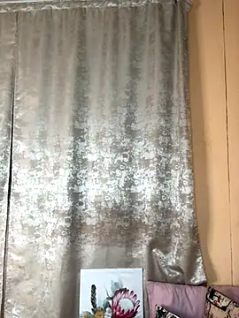 Caramel102004 online show from 10-09-25, 11:58