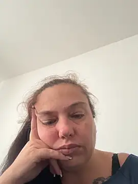 Snapshot of Eleanorxx chatting on 09-27-25, 12:32 Eleanorxx online show from 09-27-25, 12:32