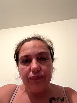 Snapshot of Eleanorxx chatting on 10-05-25, 08:29 Eleanorxx online show from 10-05-25, 08:29