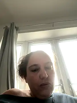 Snapshot of Eleanorxx chatting on 10-17-25, 03:25 Eleanorxx online show from 10-17-25, 03:25