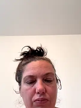 Snapshot of Eleanorxx chatting on 10-28-25, 08:29 Eleanorxx online show from 10-28-25, 08:29