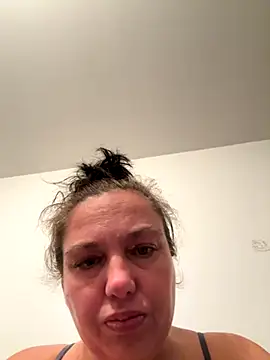 Snapshot of Eleanorxx chatting on 10-28-25, 08:55 Eleanorxx online show from 10-28-25, 08:55