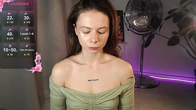 Snapshot of BellaAbey chatting on 12-13-25, 07:53 BellaAbey online show from 12-13-25, 07:53