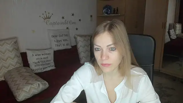 Tiffany Bates online show from 10-03-25, 03:25