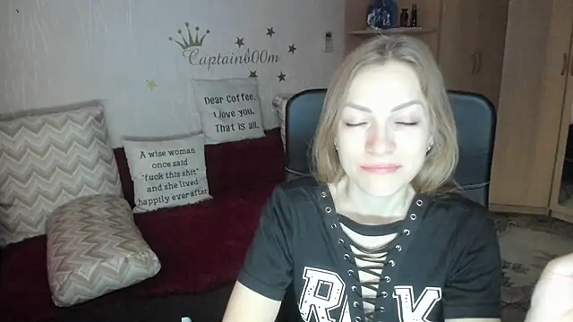 Tiffany Bates online show from 10-08-25, 03:15